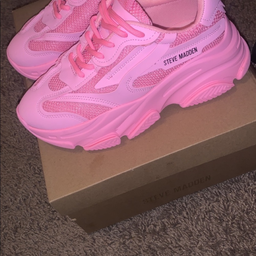 Women’s Fashionable Steve Madden Sneaker